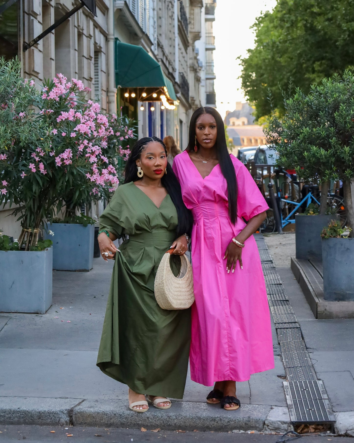Robe rose à nouer à la taille
