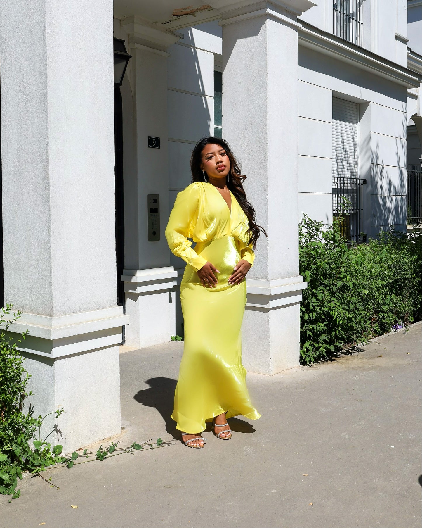 Robe jaune satinée
