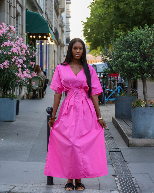 Robe rose à nouer à la taille