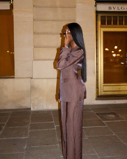 Tailleur marron satiné