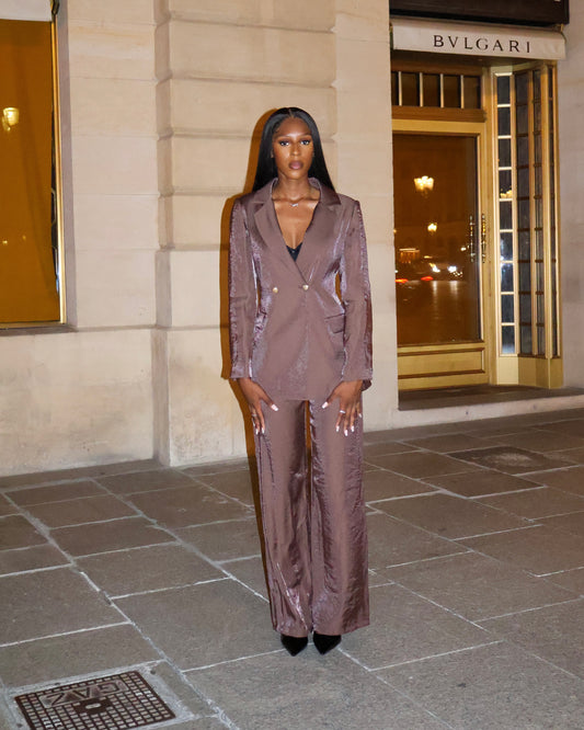 Tailleur marron satiné