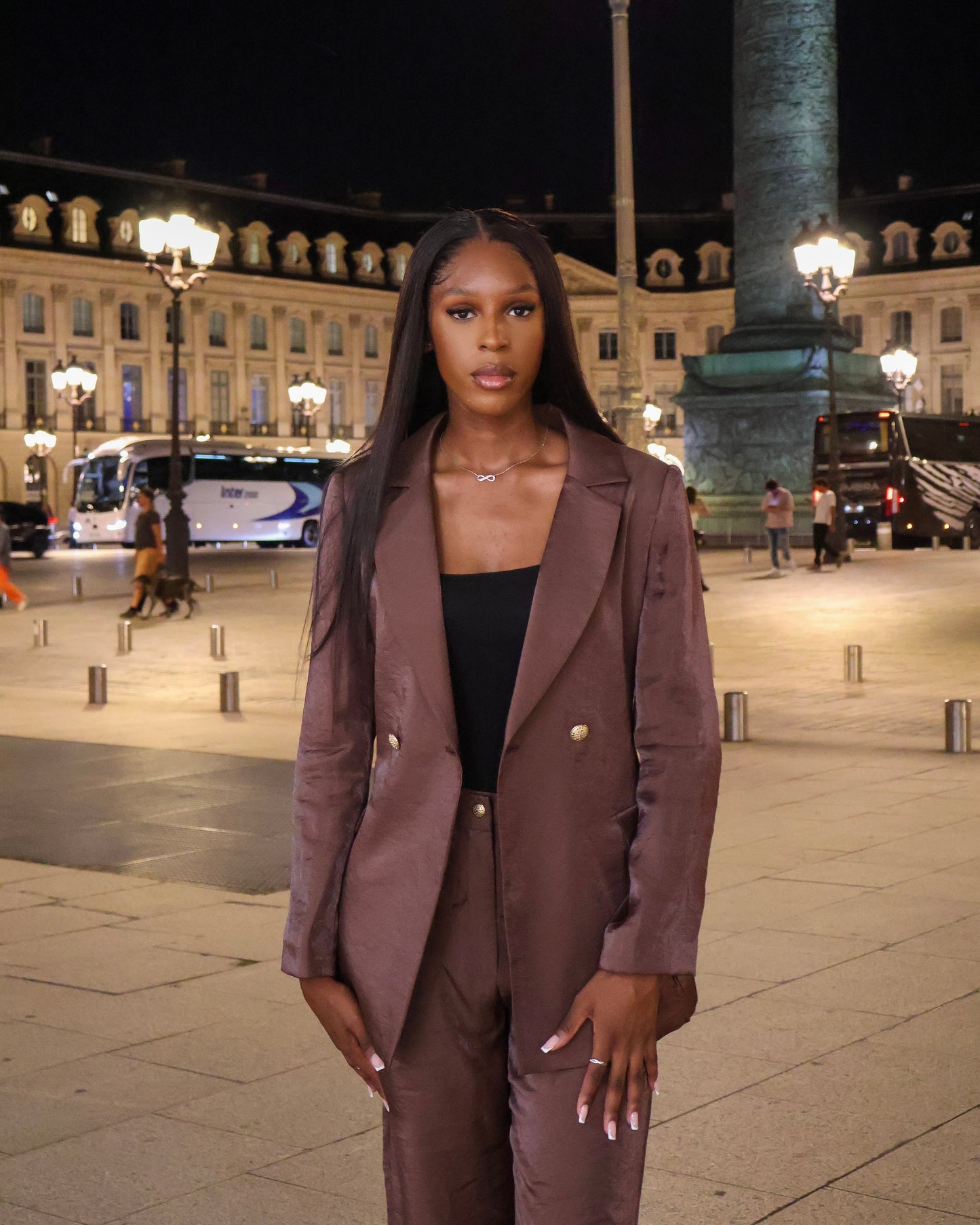 Tailleur marron satiné
