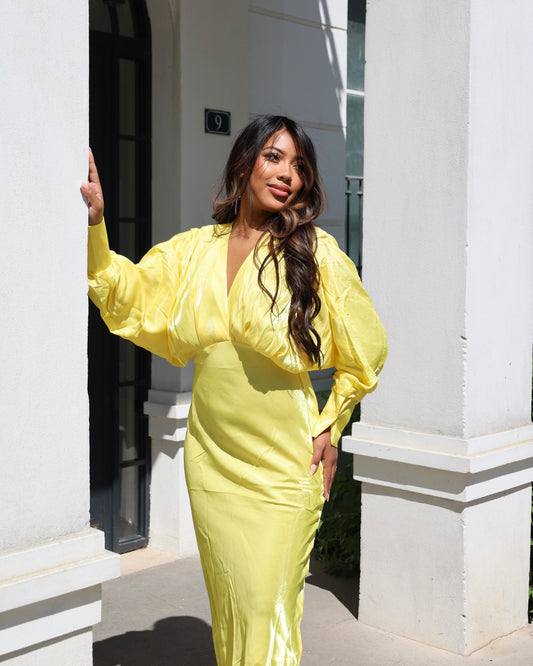 Robe jaune satinée